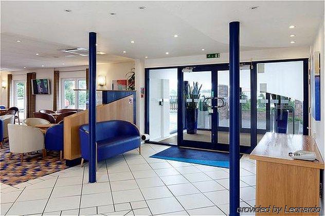Holiday Inn Express Peterborough, An Ihg Hotel מראה פנימי תמונה