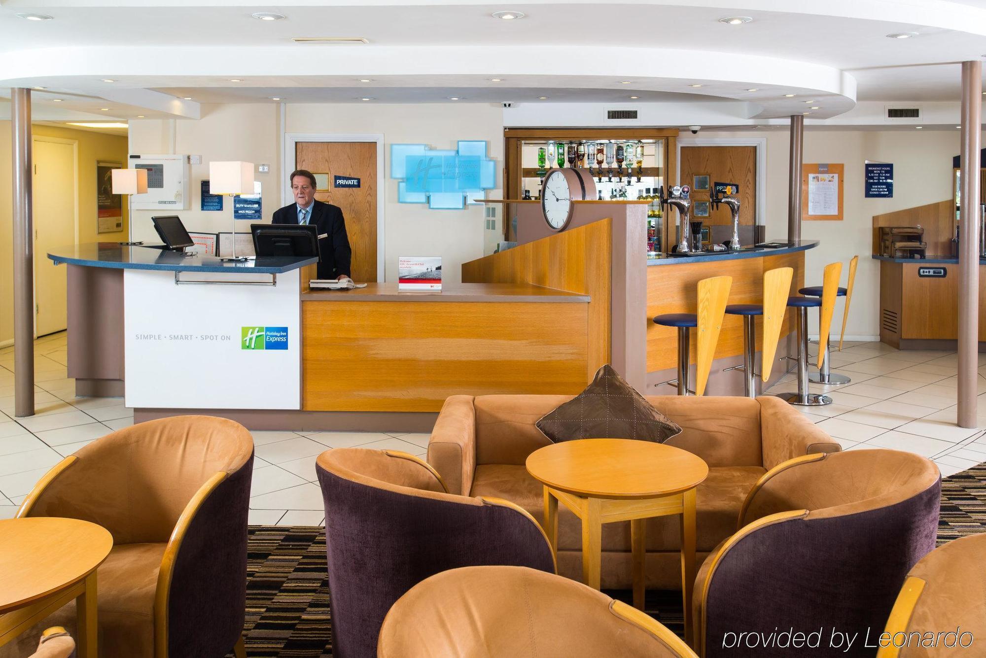 Holiday Inn Express Peterborough, An Ihg Hotel מראה חיצוני תמונה